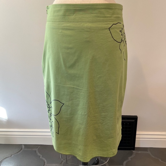 Lole floral  lined asymetrical green skirt - Picture 2 of 8